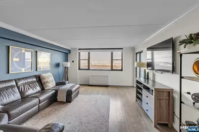 250 Gorge 21B #21B, Cliffside Park, NJ 07010 - Photo 2