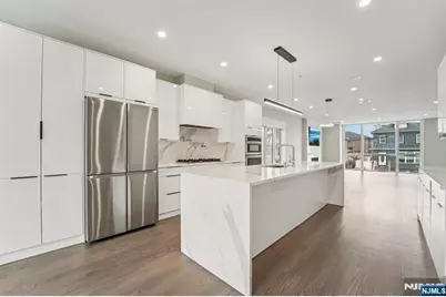 412 Lincoln Avenue, Cliffside Park, NJ 07010 - Photo 6