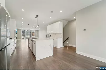 412 Lincoln Avenue, Cliffside Park, NJ 07010 - Photo 8