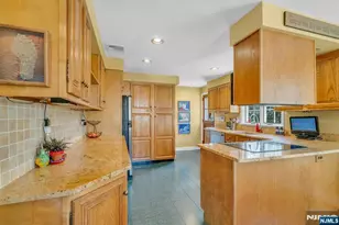 1 Crescent Pl, Ho Ho Kus, NJ 07423 - Photo 10