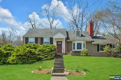 1 Crescent Place, Ho Ho Kus, NJ 07423 - Photo 2