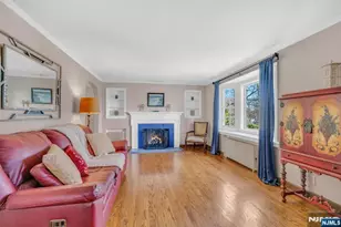 1 Crescent Pl, Ho Ho Kus, NJ 07423 - Photo 4