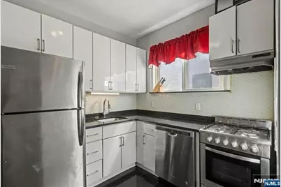 436 Undercliff Avenue, Edgewater, NJ 07020 - Photo 16