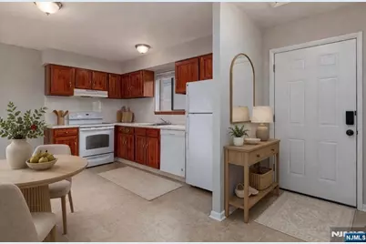 423 Meadow Woods Lane 310 #310, Lawrence, NJ 08648 - Photo 2