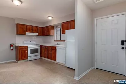 423 Meadow Woods Lane 310 #310, Lawrence Township, NJ 08648 - Photo 2