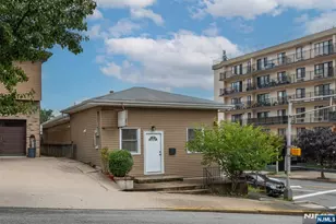 418 E Brinkerhoff Ave, Palisades Park, NJ 07650 - Photo 2