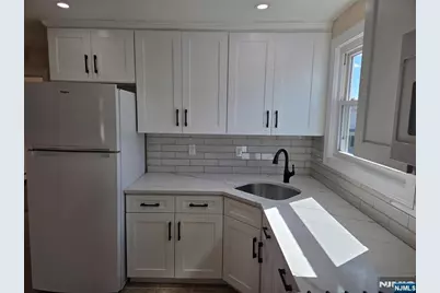 14 Chestnut Street 2nd Floor #2nd Floor, Elmwood Park, NJ 07407 - Photo 4