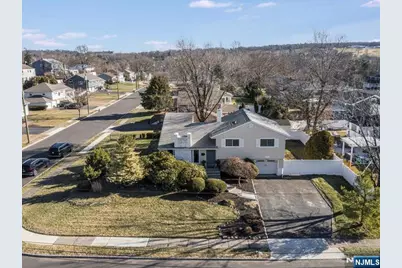 15 Windemere Road, Verona, NJ 07044 - Photo 2