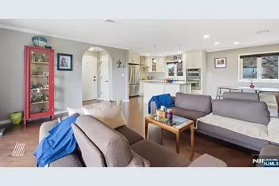 300 Gorge Road 75 #75, Cliffside Park, NJ 07010 - Photo 6