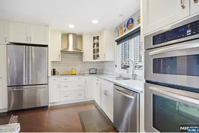 300 Gorge Road 75 #75, Cliffside Park, NJ 07010 - Photo 8