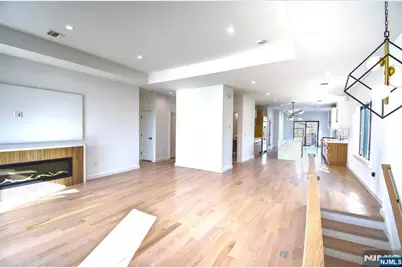 35 Henry Avenue 2nd Floor #2nd Floor, Palisades Park, NJ 07650 - Photo 2