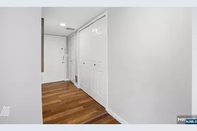 504 Nelson Court, Edgewater, NJ 07020 - Photo 18