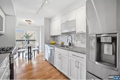 504 Nelson Court, Edgewater, NJ 07020 - Photo 14