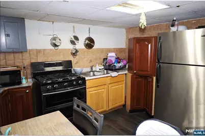 16 Krueger Place, Passaic, NJ 07055 - Photo 10