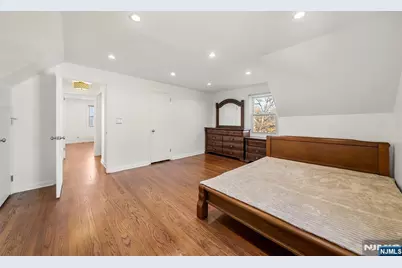 636 Elm Avenue, Ridgefield, NJ 07657 - Photo 18