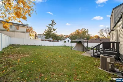 636 Elm Avenue, Ridgefield, NJ 07657 - Photo 26