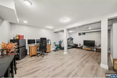 636 Elm Avenue, Ridgefield, NJ 07657 - Photo 22