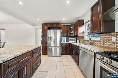 636 Elm Avenue, Ridgefield, NJ 07657 - Photo 10