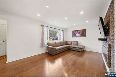 636 Elm Avenue, Ridgefield, NJ 07657 - Photo 4