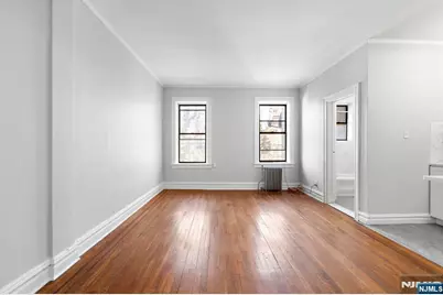 821 Bergen Avenue B12 #B12, Jersey City, NJ 07306 - Photo 4