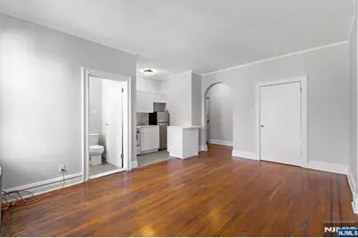 821 Bergen Avenue B12 #B12, Jersey City, NJ 07306 - Photo 6