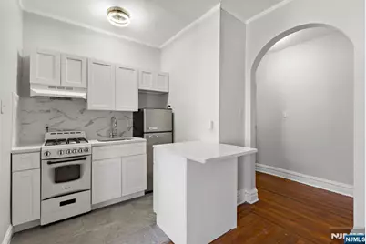 821 Bergen Avenue B12 #B12, Jersey City, NJ 07306 - Photo 10