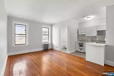 821 Bergen Avenue B12 #B12, Jersey City, NJ 07306 - Photo 2