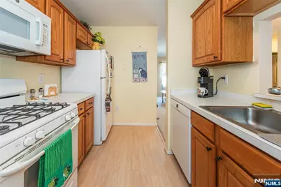 1060 Chedworth Circle, Mahwah, NJ 07430 - Photo 12