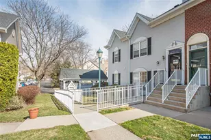 1060 Chedworth Cir, Mahwah, NJ 07430 - Photo 2