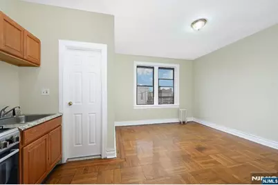 124 Storms Avenue 4E #4E, Jersey City, NJ 07306 - Photo 4
