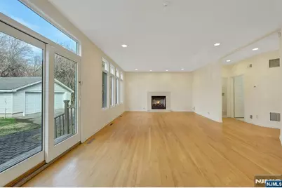 62 E Crescent, Mahwah, NJ 07430 - Photo 10