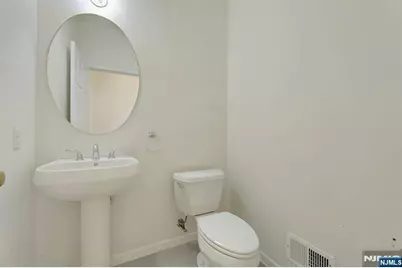 62 E Crescent, Mahwah, NJ 07430 - Photo 16