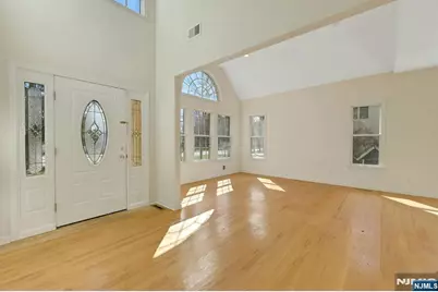 62 E Crescent, Mahwah, NJ 07430 - Photo 2