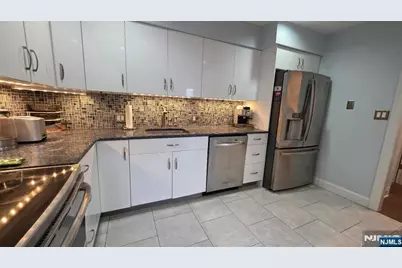 100-81 Shearwater, Jersey City, NJ 07305 - Photo 4