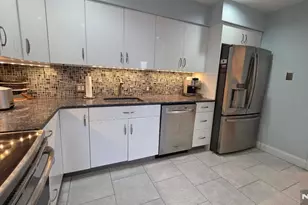 100-81 Shearwater, Jersey City, NJ 07305 - Photo 4