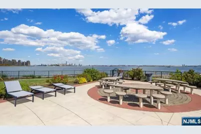 100-81 Shearwater, Jersey City, NJ 07305 - Photo 24