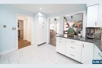 100-81 Shearwater, Jersey City, NJ 07305 - Photo 6