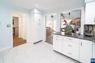 100-81 Shearwater, Jersey City, NJ 07305 - Photo 6