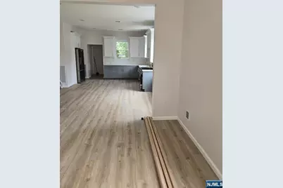 285 W Palisade Avenue, Englewood, NJ 07631 - Photo 2