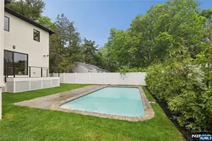 1 Bancroft Pl, Cresskill, NJ 07626 - Photo 6