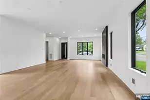 1 Bancroft Pl, Cresskill, NJ 07626 - Photo 10