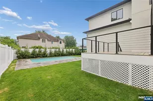 1 Bancroft Pl, Cresskill, NJ 07626 - Photo 4