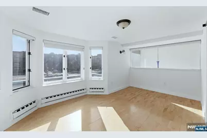 308 Nelson Court, Edgewater, NJ 07020 - Photo 16