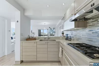 308 Nelson Court, Edgewater, NJ 07020 - Photo 12