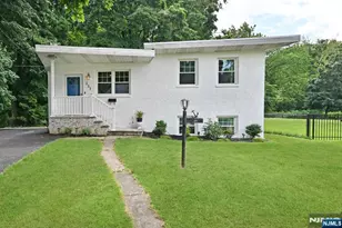 221 Lakeview Dr, Ridgewood, NJ 07450 - Photo 2
