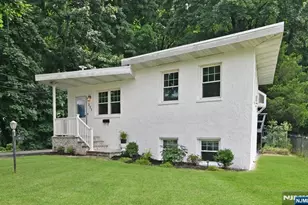 221 Lakeview Dr, Ridgewood, NJ 07450 - Photo 1