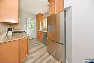 221 Lakeview Drive, Ridgewood, NJ 07450 - Photo 6