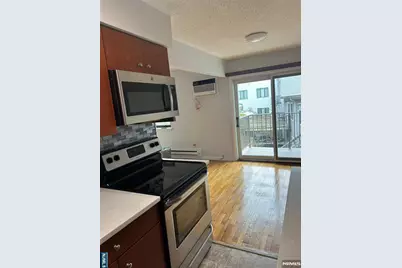148 Undercliff Avenue 4 #4, Edgewater, NJ 07020 - Photo 2