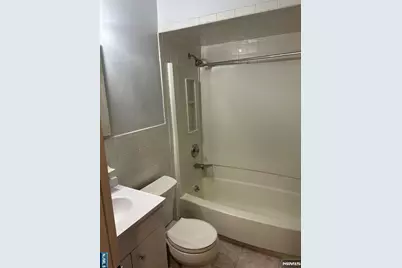 148 Undercliff Avenue 4 #4, Edgewater, NJ 07020 - Photo 8