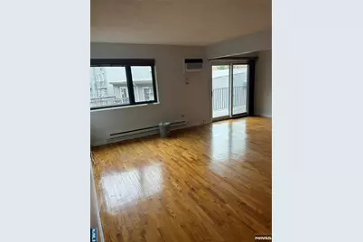 148 Undercliff Avenue 4 #4, Edgewater, NJ 07020 - Photo 4